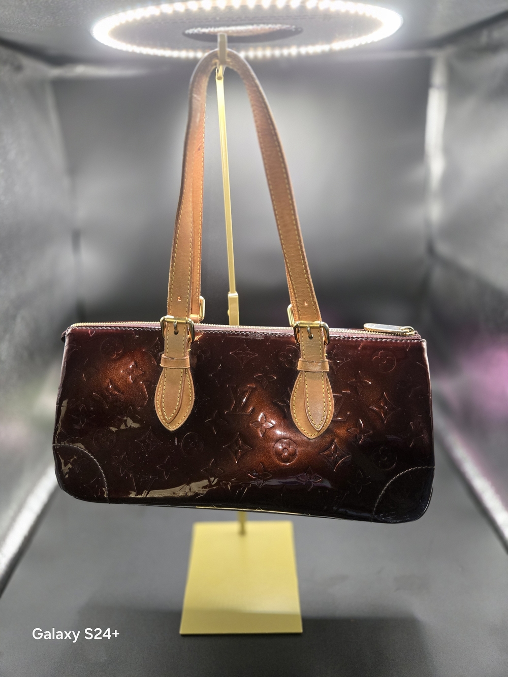 Authentic Louis Vuitton Vernis Reade PM Shoulder Bag – Amarante Monogram Patent